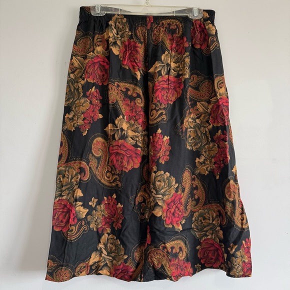 Elegant Floral A-Line Skirt in Black and Red - Picture 2 of 8